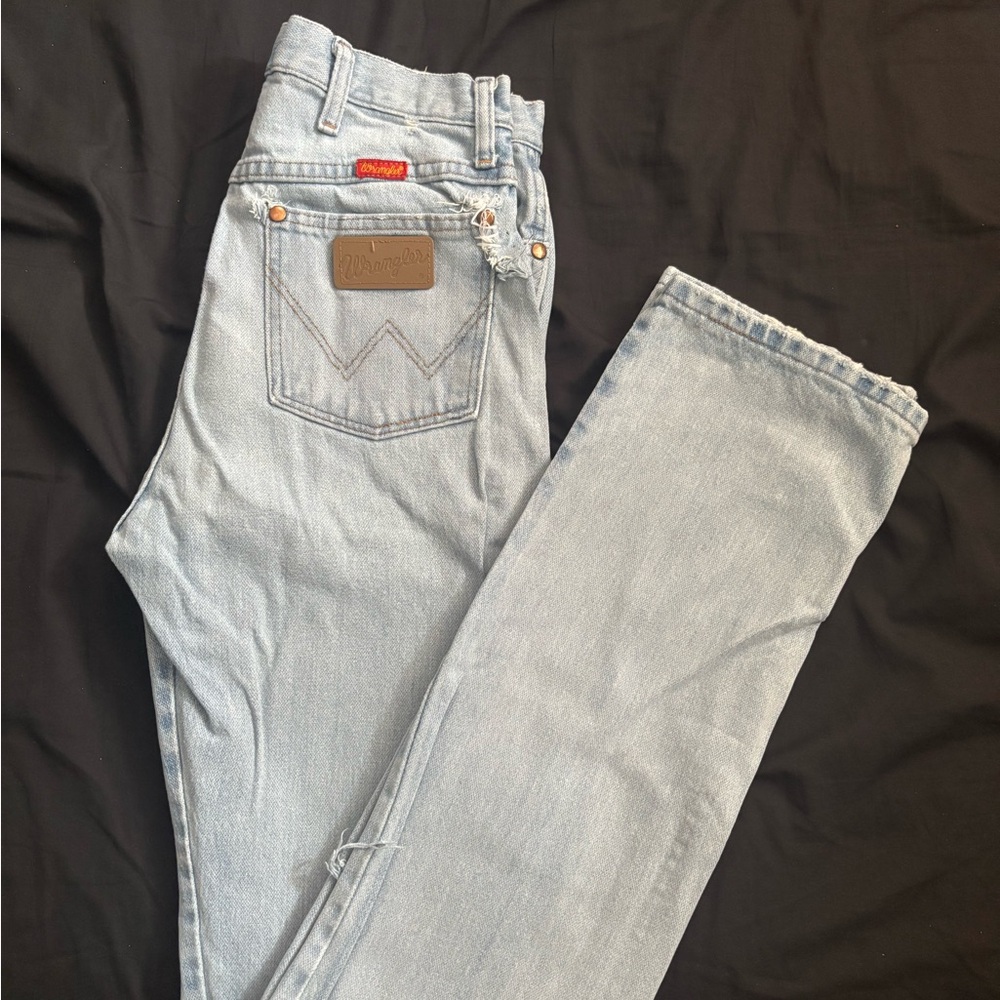 Distressed Wrangler Women’s Light Wash Jeans